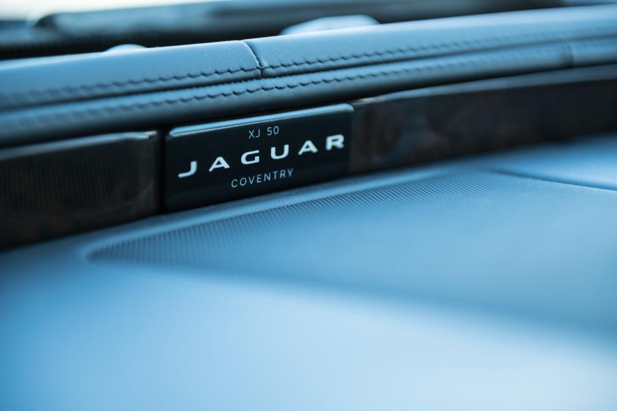 Детали интерьера Jaguar XJ50 (X351) 2019 года  (JP) (фото 8 из 21)
